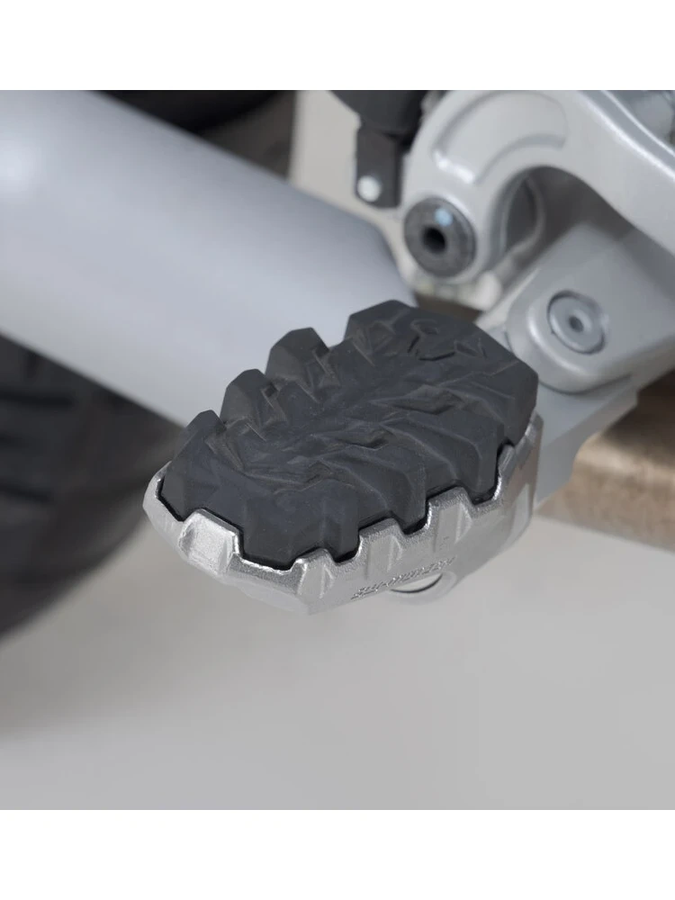 Podnóżki motocyklowe EVO SW-Motech Aprilia Tuareg 660 Rally (24-) srebrne