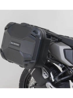 Zestaw: kufry boczne DUSC M i L + kufer centralny DUSC L + stelaże PRO + stelaż Adventure-Rack SW-Motech Yamaha Tenere 700 (wybrane modele) [poj.: 1 x 33l + 2 x 41l]