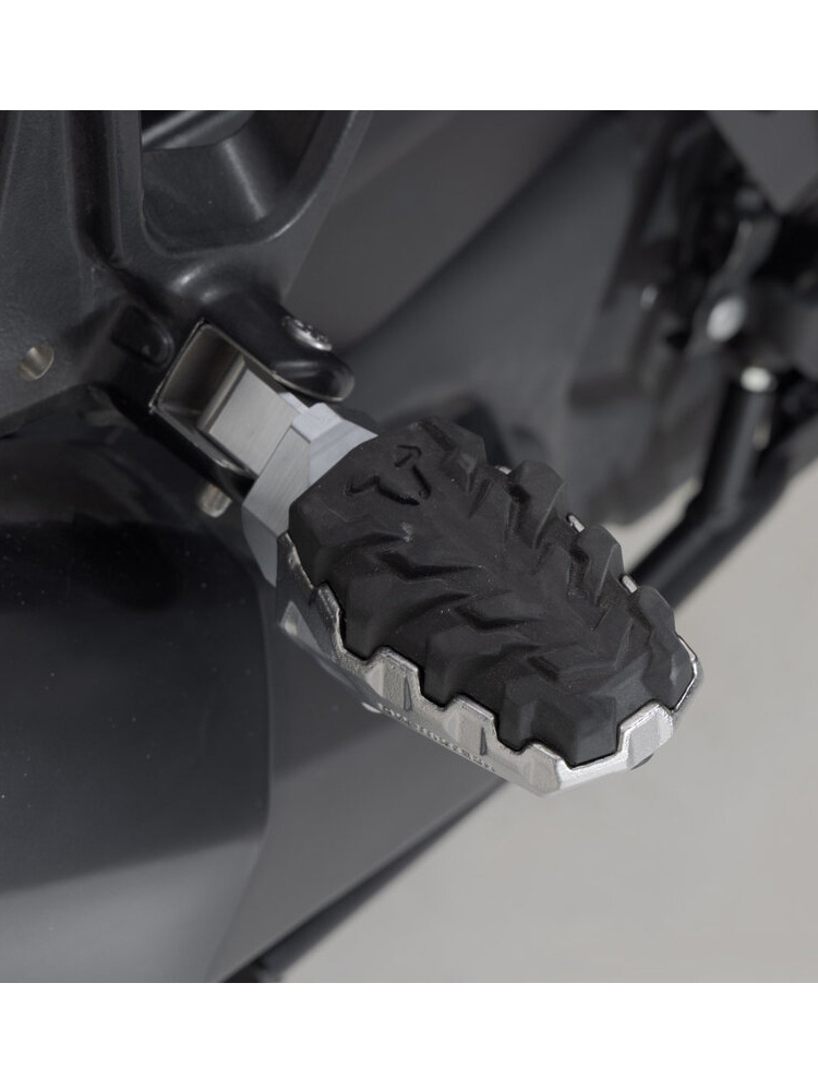 Podnóżki pasażera EVO SW-MOTECH do Harley-Davidson Pan America (RA1250) RA1 (21-)/ ST (24-)/ BMW R1300 GS (23-)