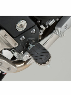 Podnóżki SW-MOTECH BMW R nine T [14-]/ R 1200R [11-14]/F900R / XR [19-]/ Triumph Tiger 1050 [06-11]/ SE [11-]/ Sport [13-]
