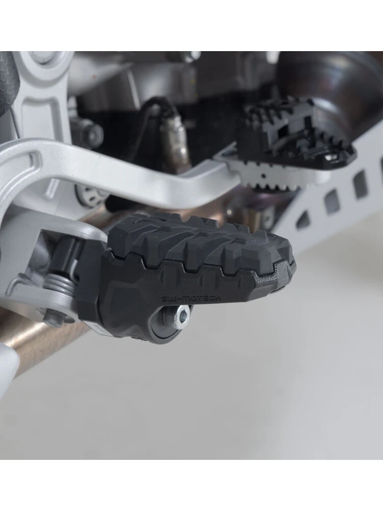 Podnóżki motocyklowe EVO SW-Motech Aprilia Tuareg 660 Rally (24-) czarne