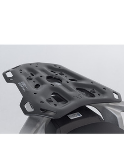 Zestaw: kufer centralny plastikowy Urban ABS + stelaż SW-MOTECH Honda XL750 Transalp (22-) [pojemność 16-29 L ]