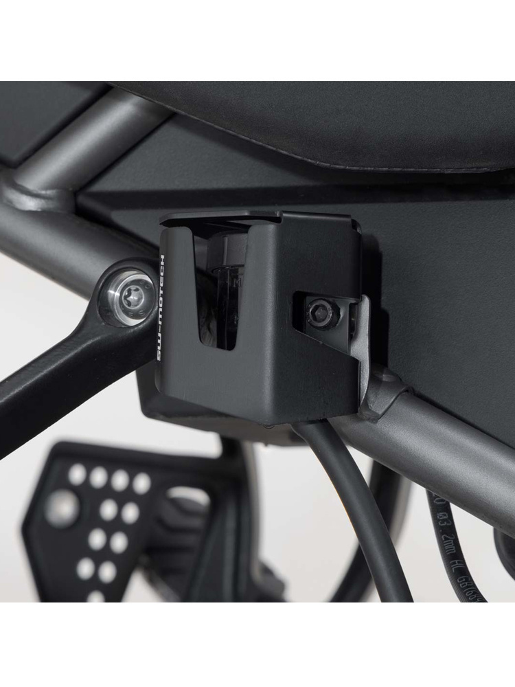 Osłona zbiornika płynu hamulcowego SW-MOTECH Harley-Davidson Pan America (RA1250) RA1 (21-)/ ST (24-)