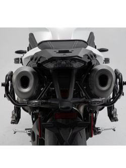 Zestaw: kufry boczne plastikowe + stelaże URBAN ABS SW-MOTECH do Triumph Speed Triple 1050 (18-) [pojemność: 2 x 16,5l]
