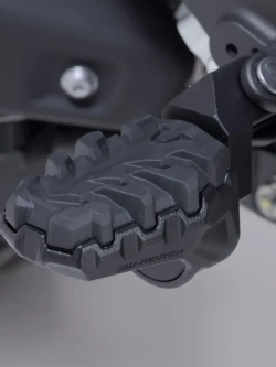 Podnóżki motocyklowe EVO SW-Motech Kawasaki Versys 1100/ SE (25-) czarne