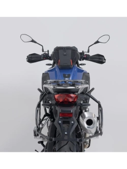 Zestaw: kufry boczne DUSC M i L + kufer centralny DUSC L + stelaże PRO + stelaż Adventure-Rack SW-Motech BMW F 900 GS Adventure (24-) [poj.: 1 x 33l + 2 x 41l]