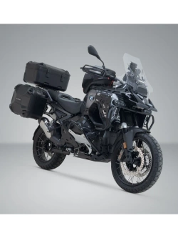 Zestaw: kufry boczne DUSC L + kufer centralny DUSC XL + stelaże SW-Motech BMW R 1300 GS Adventure (24-) [do oryginalnego mocowania kufra górnego, poj.: 1 x 55l + 2 x 41l]