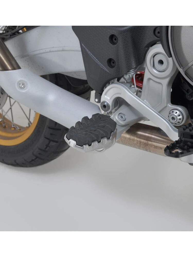 Podnóżki motocyklowe EVO SW-Motech Aprilia Tuareg 660 Rally (24-) srebrne