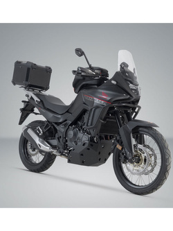Zestaw: kufer centralny czarny TRAX ADV + stelaż Adventure-rack SW-Motech Suzuki V-Strom 800DE, V-Strom 800 (22-) [pojemność: 38 L]