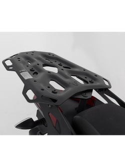 Zestaw: kufer centralny plastikowy Urban ABS + stelaż Adventure-rack SW-MOTECH Aprilia Tuareg 660 (21-) [pojemność 16-29 L ]
