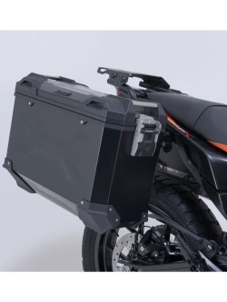 Zestaw: kufry boczne + kufer centralny TRAX ADV + stelaże SW-Motech KTM (wybrane modele) czarne [poj.: 2 x 37l + 38l]