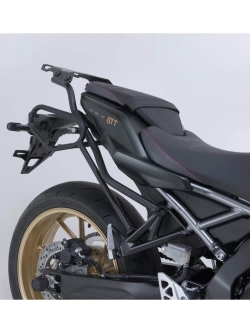 Zestaw: kufry boczne plastikowe Urban ABS + stelaże SLC SW-Motech Suzuki GSX-8T/ TT (25-) [poj.: 2 x 16,5l]