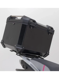 Zestaw: kufer centralny czarny TRAX ADV + stelaż Adventure-rack SW-Motech CF Moto 450MT (23-)/ 800 MT-X (24-) [poj.: 38 L]
