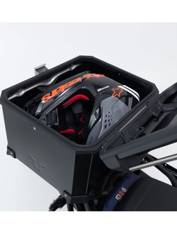 Zestaw: kufer centralny czarny TRAX ADV + stelaż Adventure-rack SW-Motech Suzuki V-Strom 800DE, V-Strom 800 (22-) [pojemność: 38 L]