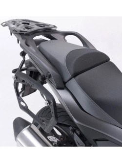 Zestaw: kufry boczne DUSC L + kufer centralny DUSC XL + stelaże PRO + stelaż Adventure-Rack SW-Motech Honda NT1100 (21-) [poj.: 1 x 55l + 2 x 41l]