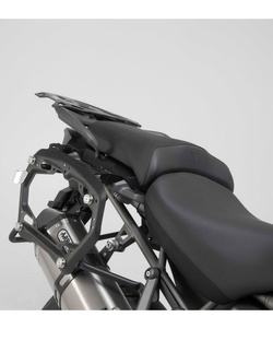 Zestaw: kufry boczne + stelaże PRO TRAX ADV SW-MOTECH do Triumph Tiger 1200 XCa / XCx/ XR / XRt / XRx (17-) [pojemność 2 x 45 L] czarne