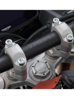 Zestaw podwyższający kierownicę Ø28 SW-Motech Triumph Tiger 900 GT/ Pro, Rally Pro (23-) srebrny [+20 mm]