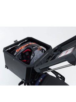 Zestaw: kufer centralny czarny TRAX ADV + stelaż Adventure-rack SW-Motech Yamaha Niken GT (22-) [pojemność: 38 L]