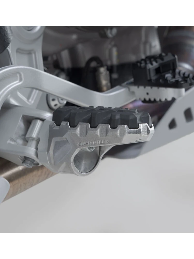 Podnóżki motocyklowe EVO SW-Motech Aprilia Tuareg 660 Rally (24-) srebrne