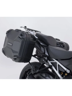 Zestaw: kufry boczne DUSC M + stelaże PRO SW-Motech Suzuki GSX-S 1000 GX (23-) [poj.: 2 x 33 l]
