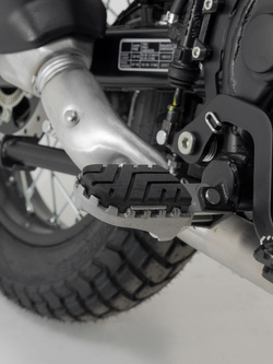 Podnóżki ION SW-Motech BMW R 1250 R / RS (18-), R 1200 R / RS (14-18)/ Royal Enfield Himalayan 411 (21-) srebrne