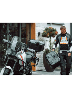 Zestaw: kufry boczne DUSC M/L + stelaże PRO SW-MOTECH do motocykla KTM 1050 Adventure (14-), 1090 Adventure / R (16-21), 1190 Adventure / R (13-), 1290 Super Adventure / S / R (14-20) [pojemność 41/33 l]