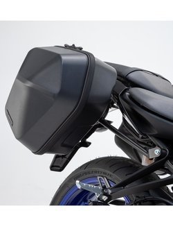 Zestaw: kufry boczne plastikowe Urban ABS + stelaże SLC SW-MOTECH SUZUKI GSX-S 750 WC50/51/52 (16-) [pojemność: 2 x 16,5l]