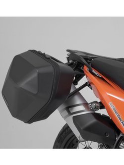 Zestaw: kufry boczne plastikowe Urban ABS + stelaże SLC Sw-Motech KTM 790 Adv/ R (19-), 890 Adv/ R (20-), 890 SMT (23-) [pojemność: 2 x 16,5l]