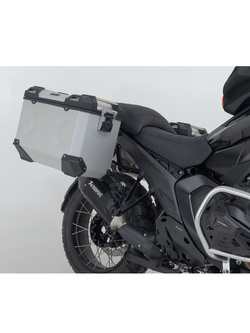 Zestaw: kufry boczne + stelaże PRO TRAX ADV SW-MOTECH 45/45 + układ wydechowy Akrapovic Slip On BMW R 1300 GS (23-) srebrne (pojemność 2 x 45 L)