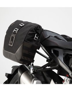 Zestaw sakw bocznych i LEGEND GEAR LC2/LC2 Black ze stelażami do Honda CB 1100 / EX (16-)