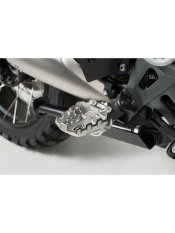 Podnóżki motocyklowe SW-MOTECH EVO Honda, KTM, Suzuki (wybrane modele) srebrno-czarne