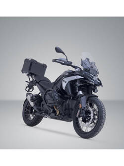 Zestaw: kufer centralny czarny TRAX ADV + stelaż Adventure-rack SW-Motech BMW R 1300 GS (23-) [poj.: 38l]