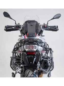 Zestaw: kufry boczne DUSC L + kufer centralny DUSC M + stelaże PRO + stelaż Adventure-Rack SW-Motech BMW R 1200 GS Adventure LC (13-18) [poj.: 1 x 33l + 2 x 41l]