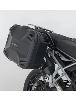 Zestaw: kufry boczne DUSC L + kufer centralny DUSC M + stelaże PRO + stelaż Adventure-Rack SW-Motech Triumph Tiger 900 GT/ Pro/ Rally/ Pro (19-) [poj.: 1 x 33l + 2 x 41l]